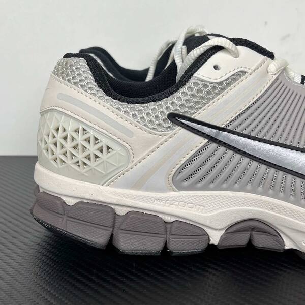 Nike Zoom Vomero 5 FJ2028-001 White/Silver/Grey/Black running