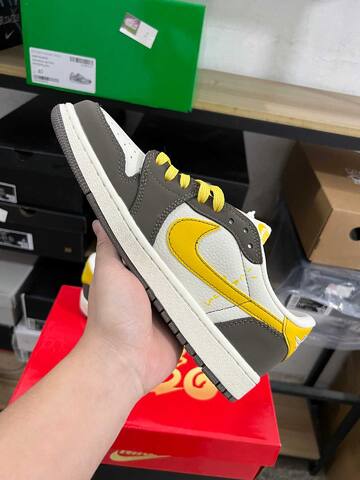 Jordan Air Jordan 1 Hi Zoom Air XD1979 005 White Brown Yellow Gold EU 41 Sneaker - Men's (BS-87205)