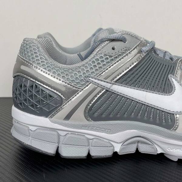 Nike Zoom Vomero 5 FJ4151-003 Metallic Silver/White/Grey running