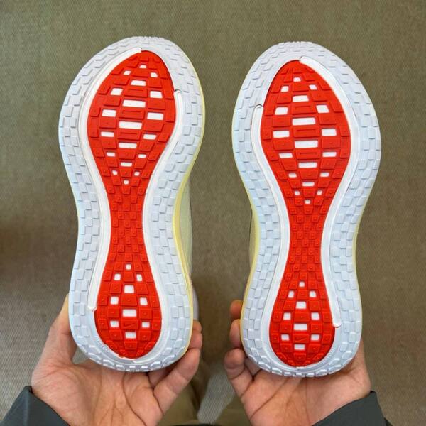Nike Vomero Plus ZoomX IM5020-100 White/Cream with light grey swoosh EU 36-40 running