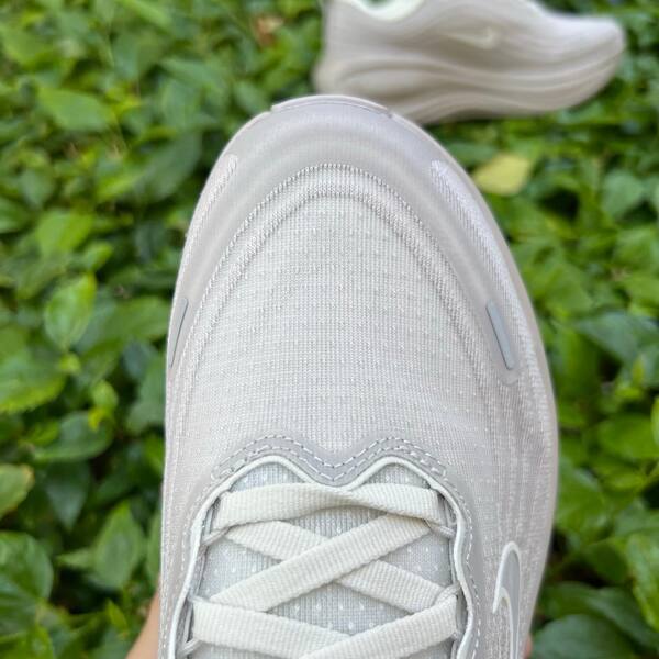 Nike Vomero Plus HV8150-001 Light Bone Phantom-Lt Iron Ore EU 40 running lifestyle