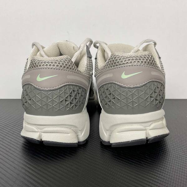 Nike Zoom Vomero 5 FB8825-001 Grey/White/Black with light green accents running