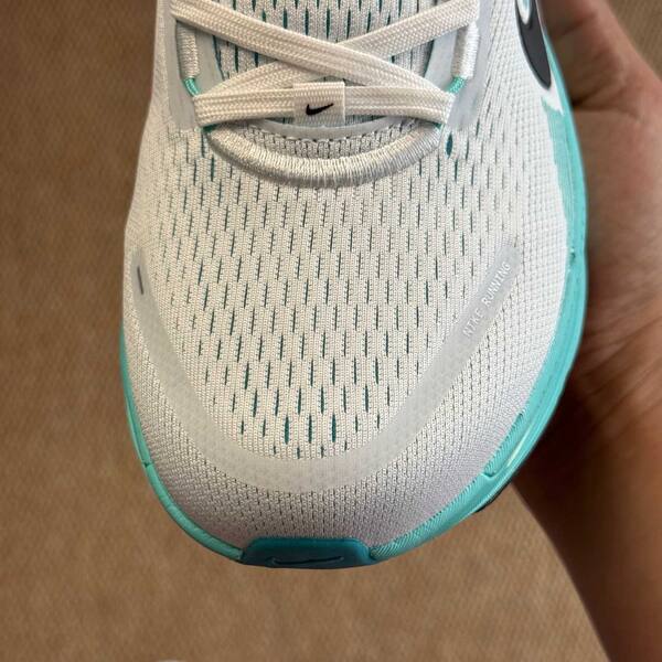 Nike Vomero 18 white black with aqua blue sole EU 41 running lifestyle