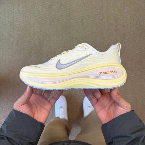 Nike Vomero Plus ZoomX IM5020-100 White/Cream with light grey swoosh EU 36-40 running