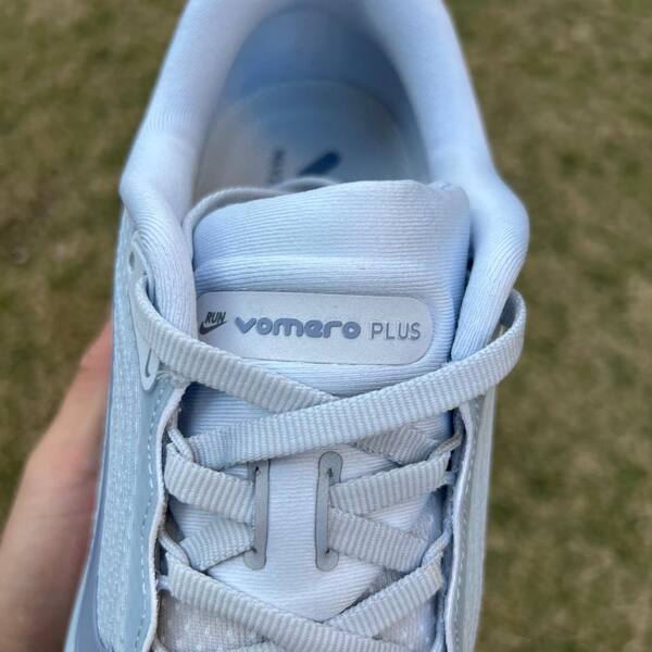 Nike Vomero Plus HV8150-004 Football Grey Ashen Slate EU 41 running lifestyle