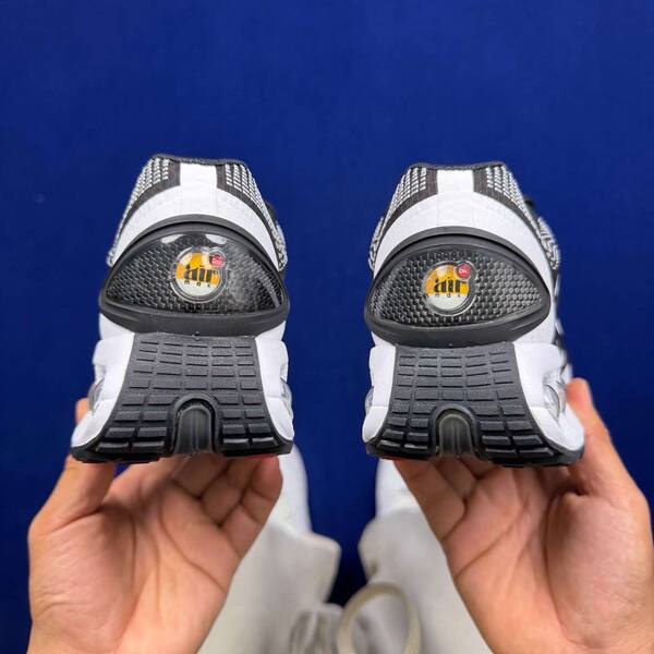 Nike Air Max Dn black white cool grey EU 40 running lifestyle