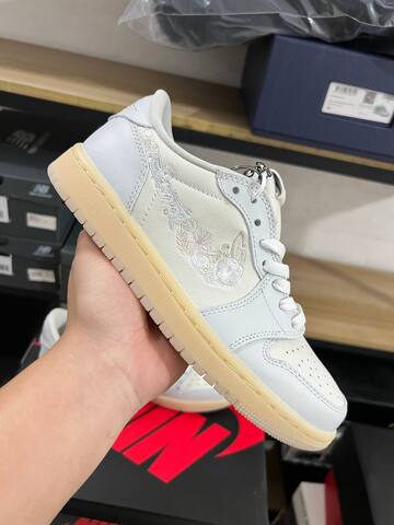 Jordan Air Jordan 1 Low OG IF4391 100 White Light Blue Pale Yellow EUR 39 Sneaker - Women's (BS-87236)