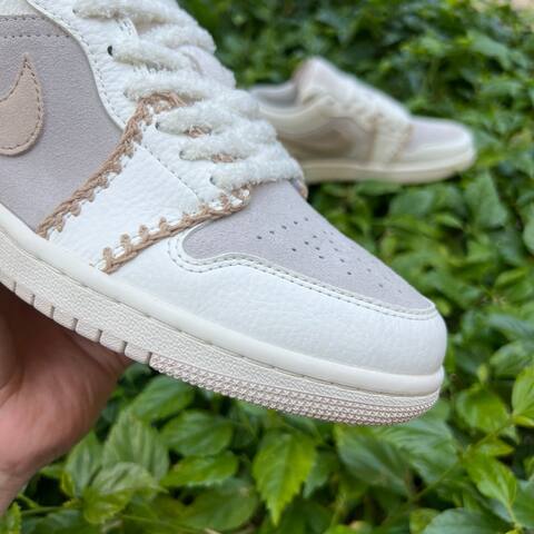 Jordan Air Jordan 1 Low SE HV4268 120 Light Orewood Brown Sail Hemp EUR 40 Sneaker - Men's (BS-87237)