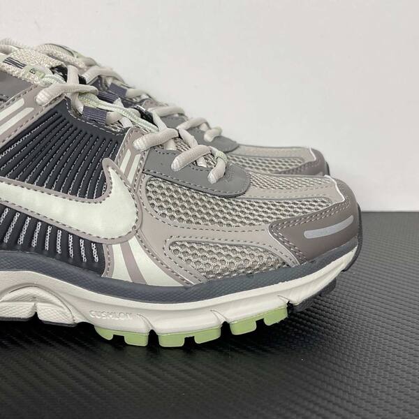 Nike Zoom Vomero 5 FB8825-001 Grey/White/Black with light green accents running