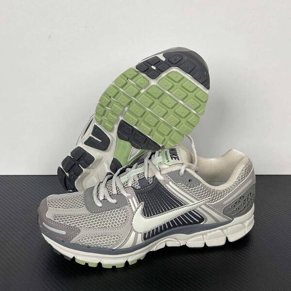 Nike Zoom Vomero 5 FB8825-001 Grey/White/Black with light green accents running