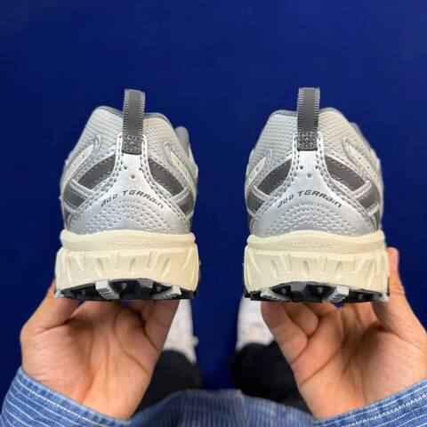 New Balance 410 V5 MT410KR5 Light Gray Silver Cream Dark Gray EU 39 5 Trail Shoe - Women's (BS-87114)