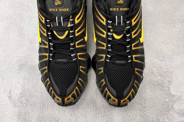 Nike Shox TL Black/Gold lifestyle
