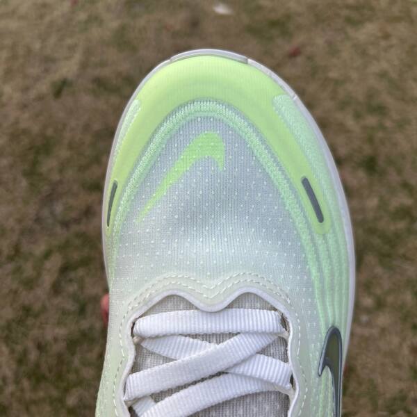 Nike Vomero Plus Sail Metallic Silver neon green EU 39 running lifestyle