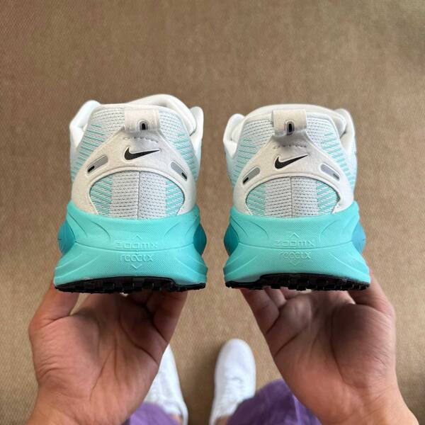 Nike Vomero 18 HM6803-103 Summit White/Black with mint aqua EU 39.5-41 running