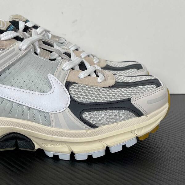 Nike Zoom Vomero 5 FN7649-110 White/Light Grey/Black/Yellow Ochre running