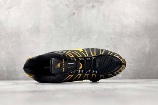 Nike Shox TL Black/Gold lifestyle