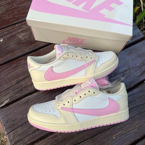 Jordan Air Jordan 1 Low OG SP IQ7604 100 Muslin Shy Pink Sail EU 42 5 Sneaker - Men's (BS-87176)