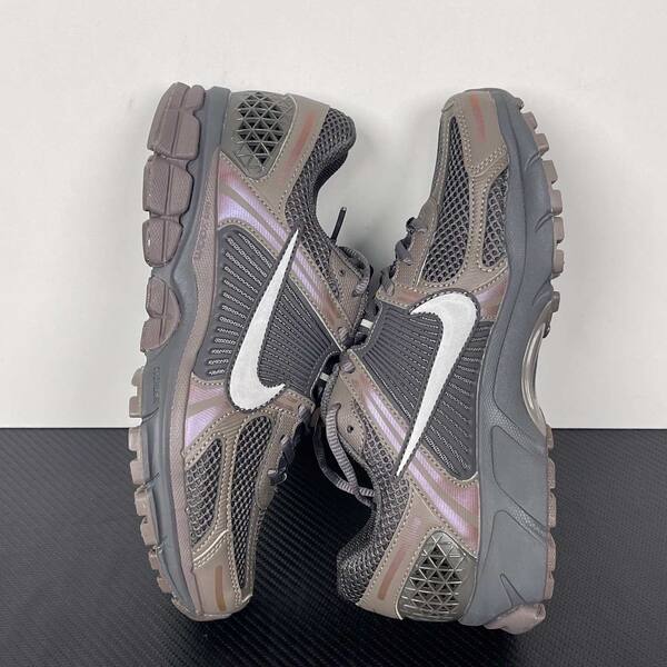 Nike Zoom Vomero 5 HF5793-201 Taupe/Grey with White and subtle Purple accents running