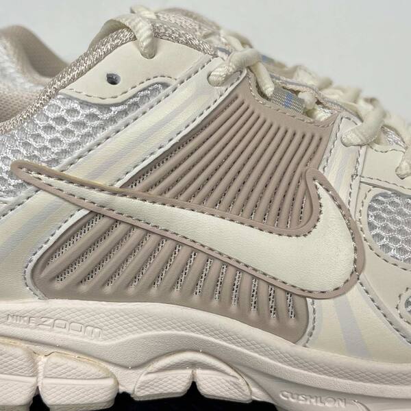 Nike Zoom Vomero 5 light beige / cream with silver mesh running