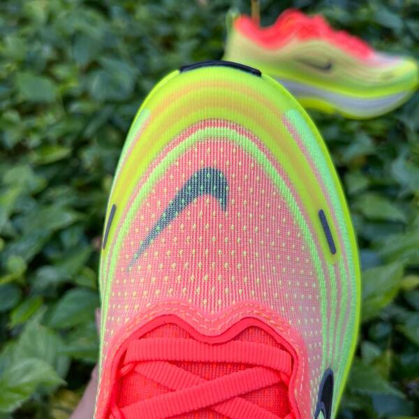 Nike Vomero Plus Bright Mango / Metallic Dark Grey / neon yellow EU 40 running
