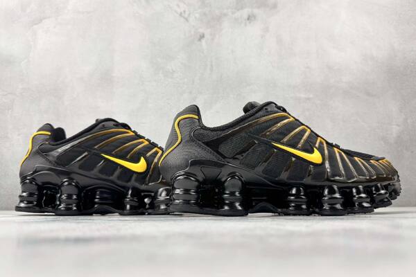 Nike Shox TL Black/Gold lifestyle