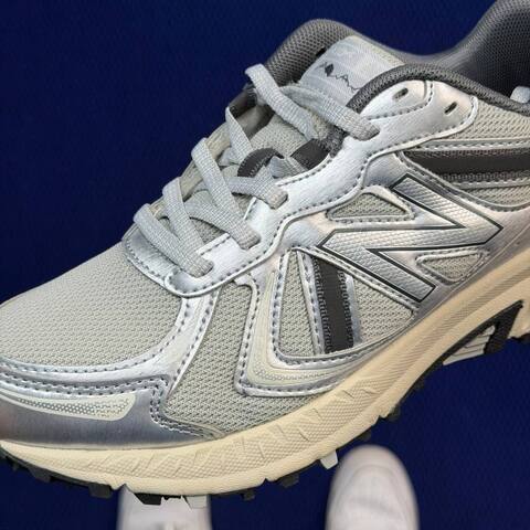 New Balance 410 V5 MT410KR5 Light Gray Silver Cream Dark Gray EU 39 5 Trail Shoe - Women's (BS-87114)