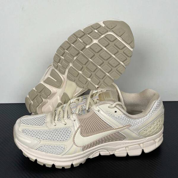 Nike Zoom Vomero 5 light beige / cream with silver mesh running