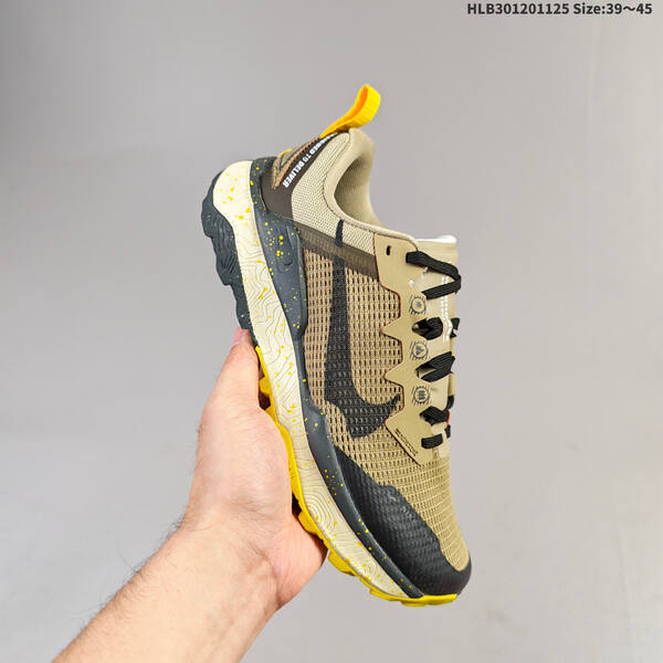 NIKE REACT WILDHORSE 8 lifestyle