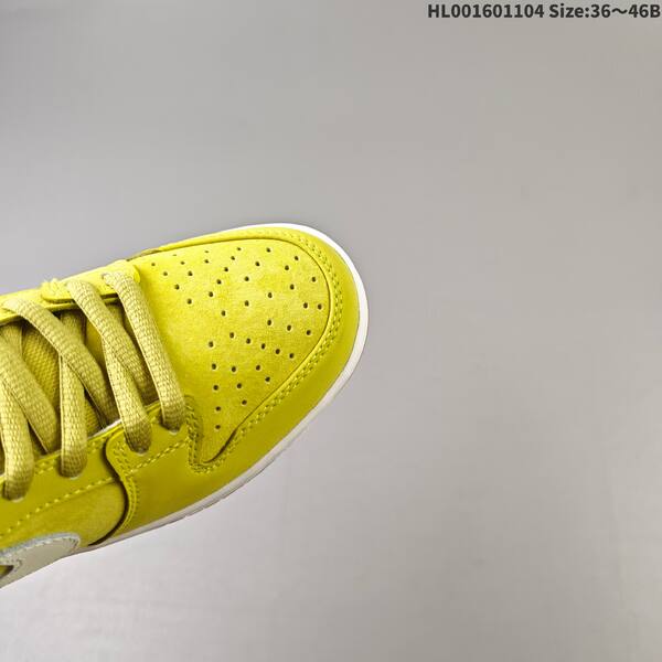 Nike SB Dunk Low Pro ISO Orange Label Saturn Gold lifestyle