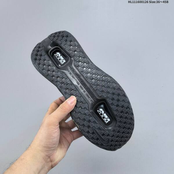 Nike VOMERO PREMIUM ReactX Air Zoom lifestyle