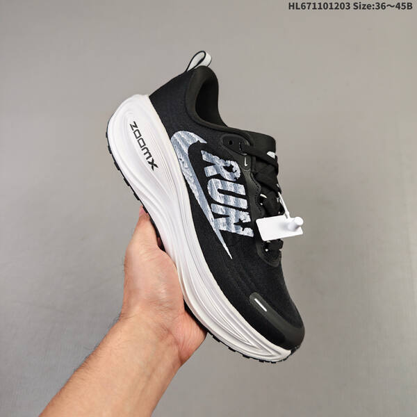 Nike VOMERO PLUS ReactX Air Zoom lifestyle