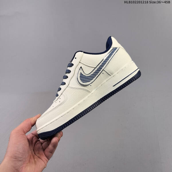 NIKE AIR FORCE 1 07 LV8 DF0188-1 lifestyle