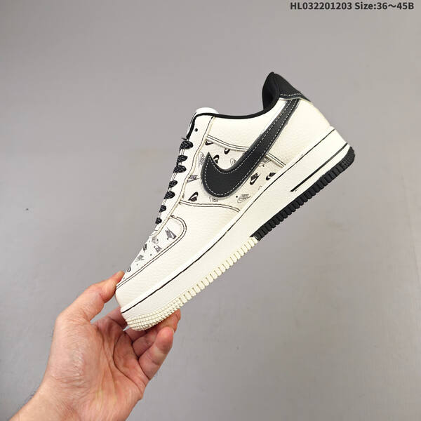 NIKE AIR FORCE 1 07 LV8 DF0188-1 lifestyle