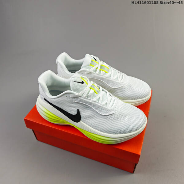 Nike VOMERO ReactX Air Zoom lifestyle