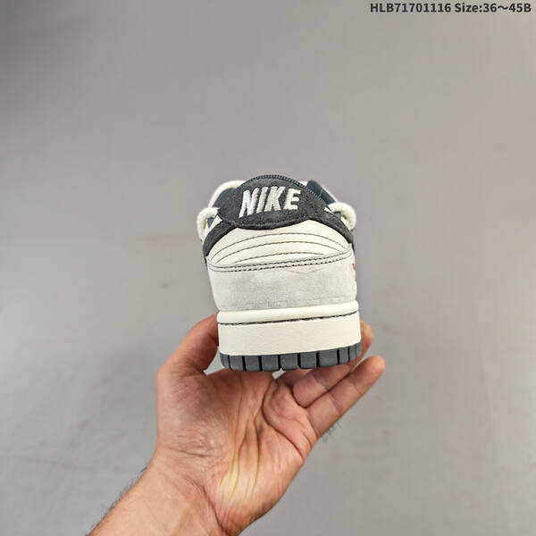 NIKE DUNK SB LOW supreme lifestyle