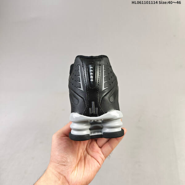 NIKE SHOX R4 lifestyle