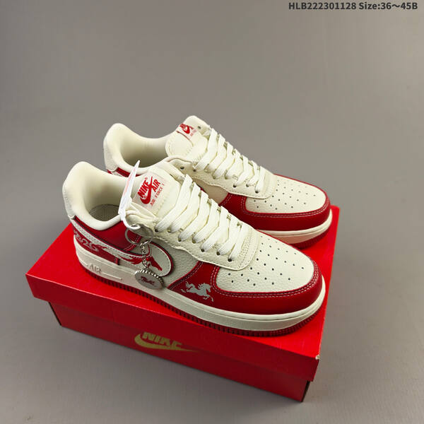NIKE AIR FORCE 1 07 LV8 DF0188-1 lifestyle