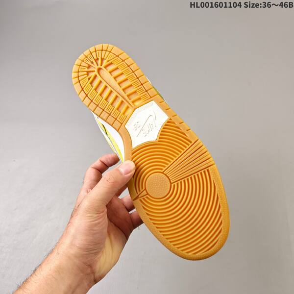 Nike SB Dunk Low Pro ISO Orange Label Saturn Gold lifestyle