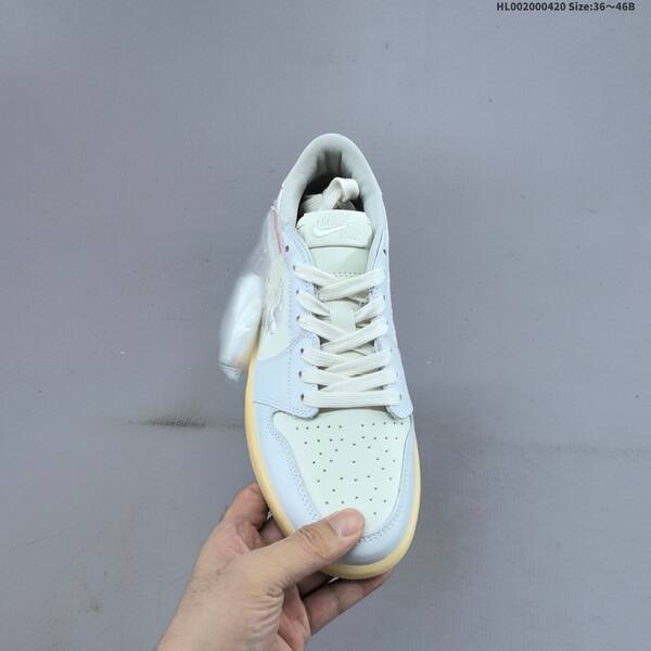 Jordan Air Jordan 1 Low OG Floral Swoosh light blue/white with floral embroidered Swoosh and gum sole EU 36-46 casual