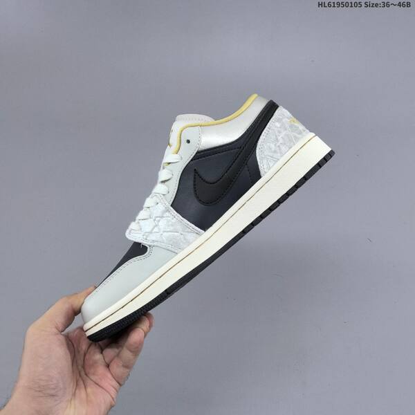 Jordan Air Jordan 1 Low SE white/lilac/cream EU 36-46 lifestyle