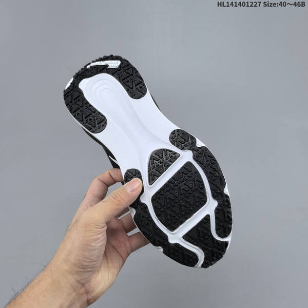 Nike VOMERO 18 GTX ReactX Air Zoom lifestyle