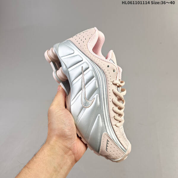 NIKE SHOX R4 lifestyle