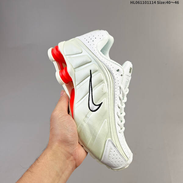 NIKE SHOX R4 lifestyle