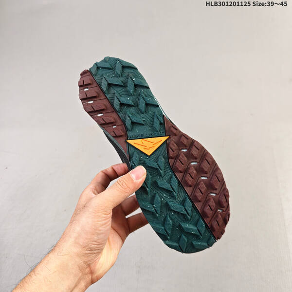 NIKE REACT WILDHORSE 8 lifestyle