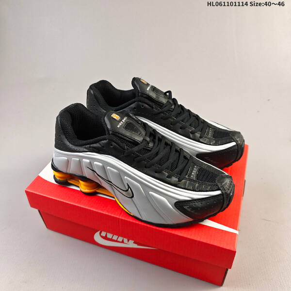 NIKE SHOX R4 lifestyle