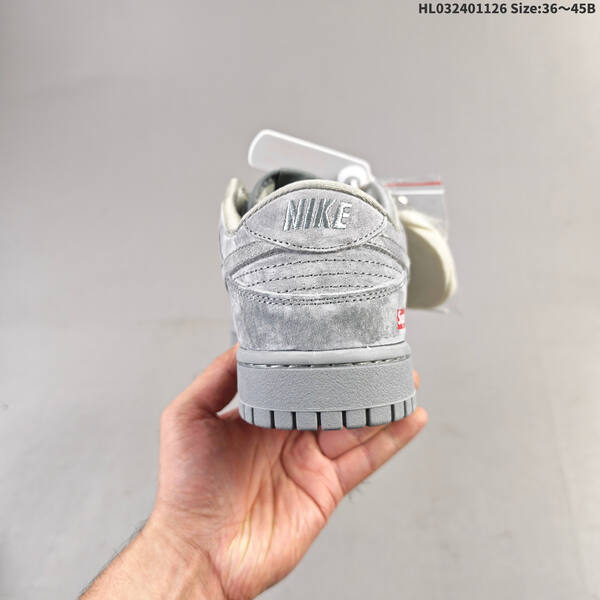 NIKE DUNK SB LOW supreme lifestyle