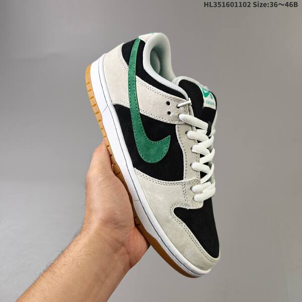 NIKE SB DUNK Nike Dunk SB Low Dust Noir lifestyle