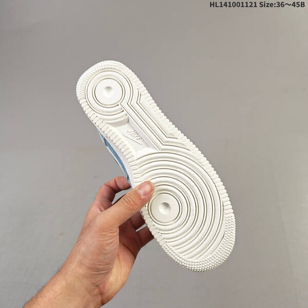 NIKE AIR FORCE 1 07LV LV2288 111 lifestyle