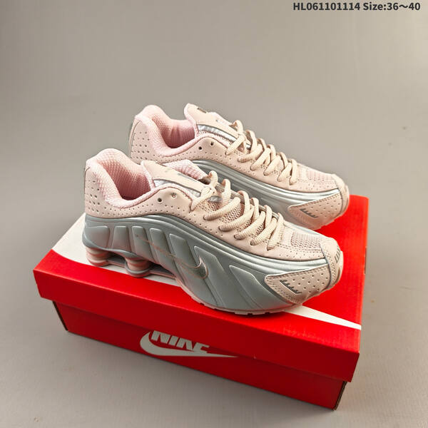 NIKE SHOX R4 lifestyle