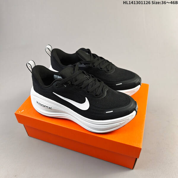 Nike VOMERO PLUS ReactX Air Zoom lifestyle